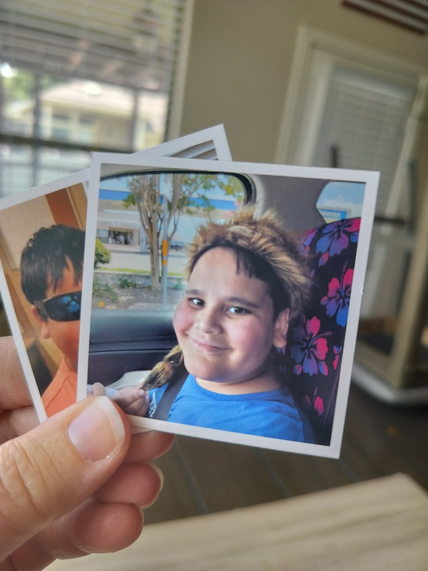 2.5x2.5 inch Photo Magnet. 6-Pack Flexible, glossy vinyl refrigerator magnet